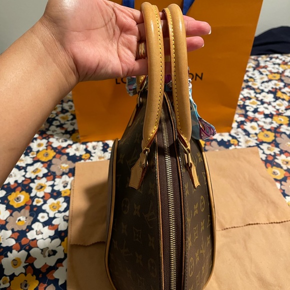 Louis Vuitton Ellipse MM - Picture 14 of 17
